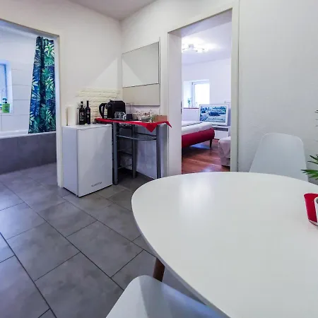 Niceprice 24h 招待所 Oberhofen im Inntal